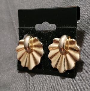 VINTAGE SIGNED MONET EARRINGS | Gold Tone Fluted Fan Clip-Ons